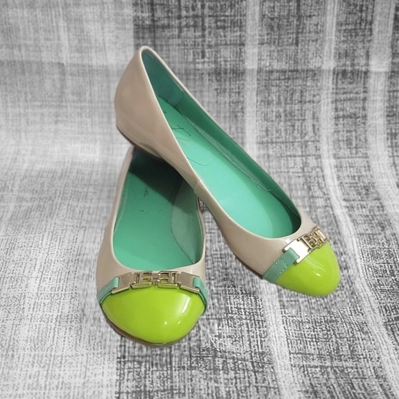 ❤️Marc Fisher Patent Cream and Green Flats - Picture 1 of 13